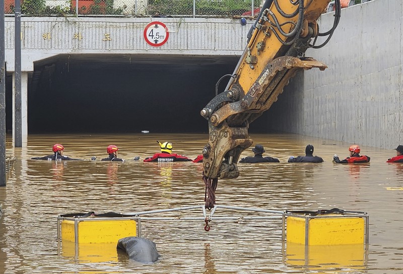 Banjir akibat hujan lebat landa Perfektur Fukuoka, Jepang, Senin (10/7/2023). Kyodo vis REUTERS Banjir akibat hujan lebat landa Perfektur Fukuoka, Jepang, Senin (10/7/2023). Kyodo vis REUTERS