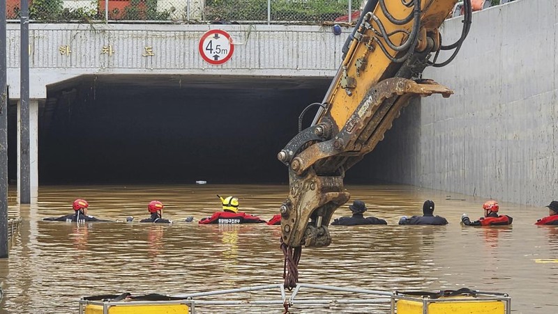 Banjir akibat hujan lebat landa Perfektur Fukuoka, Jepang, Senin (10/7/2023). Kyodo vis REUTERS