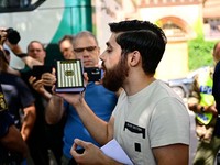 Alasan Pria Swedia Batal Bakar Alkitab, Malah Buka Al-Quran