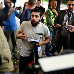 Siapa Ahmad Alloush, Pria Arab Mau Bakar Alkitab di Swedia?