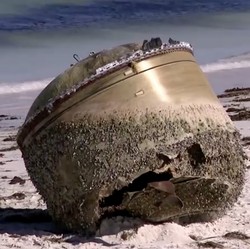 Misteri Logam Raksasa di Pantai Australia, Polisi Bingung