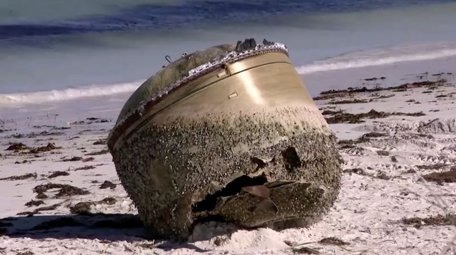 Benda misterius terdampar di pantai Australia (Reuters TV)