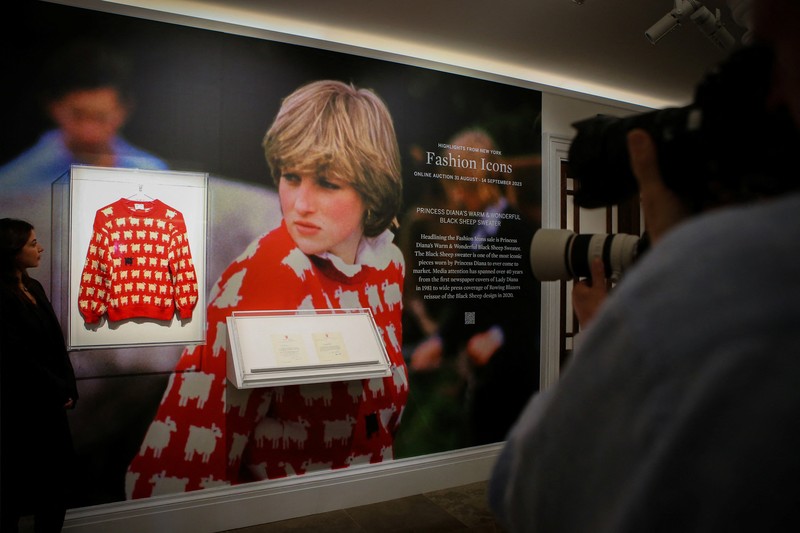 BRITAIN-DIANA/AUCTION A 'black sheep' jumper worn by the Britain's late Diana, Princess of Wales, is displayed at Sotheby's, in London, Britain, July 17, 2023. The jumper, which is to go up for auction, was worn by Diana on several occasions, and was recently rediscovered in a box in the attic of the manufacturers along with correspondence from Diana's private secretary. REUTERS/Rachel Adams