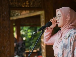 Restu Keluarga Mantapkan Eks Bupati Purwakarta Anne Menikah Lagi