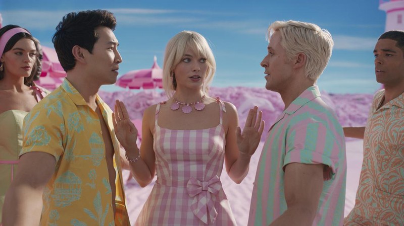 This mage released by Warner Bros. Pictures shows Ryan Gosling, left, and Margot Robbie in a scene from 