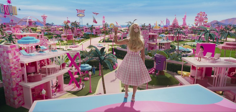 This mage released by Warner Bros. Pictures shows Ryan Gosling, left, and Margot Robbie in a scene from 