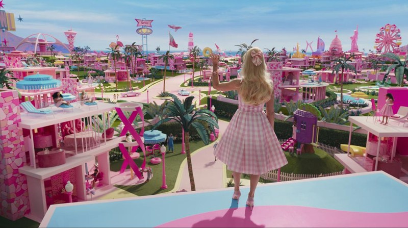 This mage released by Warner Bros. Pictures shows Ryan Gosling, left, and Margot Robbie in a scene from 
