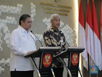Terbaik Soal KUR, Ganjar Dapat Penghargaan dari Airlangga!