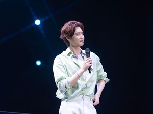 Lee Jong Suk dan Sutradara W Reuni di Drakor Baru