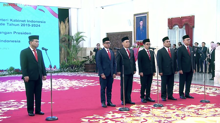 Presiden Joko Widodo melantik Menteri, sejumlah Wamen, dan Anggota Wantimpres Sisa Masa Jabatan 2019-2024, pada Senin (17/7/2023). (Tangkapan Layar Youtube Sekretariat Presiden)