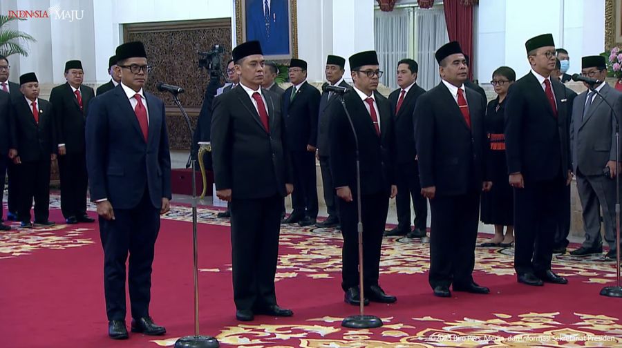 Presiden Joko Widodo melantik Menteri, sejumlah Wamen, dan Anggota Wantimpres Sisa Masa Jabatan 2019-2024, pada Senin (17/7/2023). (Tangkapan Layar Youtube Sekretariat Presiden)