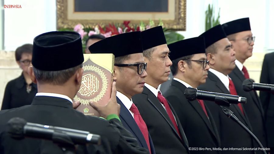 Presiden Joko Widodo melantik Menteri, sejumlah Wamen, dan Anggota Wantimpres Sisa Masa Jabatan 2019-2024, pada Senin (17/7/2023). (Tangkapan Layar Youtube Sekretariat Presiden)