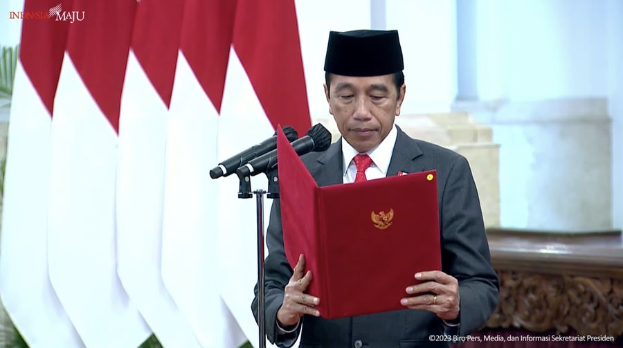 Presiden Joko Widodo melantik Menteri, sejumlah Wamen, dan Anggota Wantimpres Sisa Masa Jabatan 2019-2024, pada Senin (17/7/2023). (Tangkapan Layar Youtube Sekretariat Presiden)