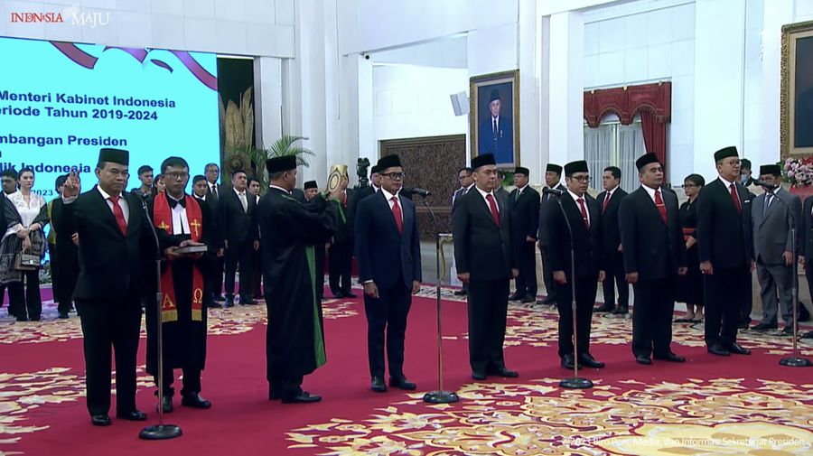 Presiden Joko Widodo melantik Menteri, sejumlah Wamen, dan Anggota Wantimpres Sisa Masa Jabatan 2019-2024, pada Senin (17/7/2023). (Tangkapan Layar Youtube Sekretariat Presiden)