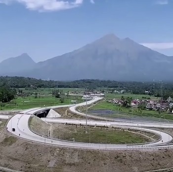 Nih Penampakan Tol Terpanjang RI yang Ditinggal Konglomerat