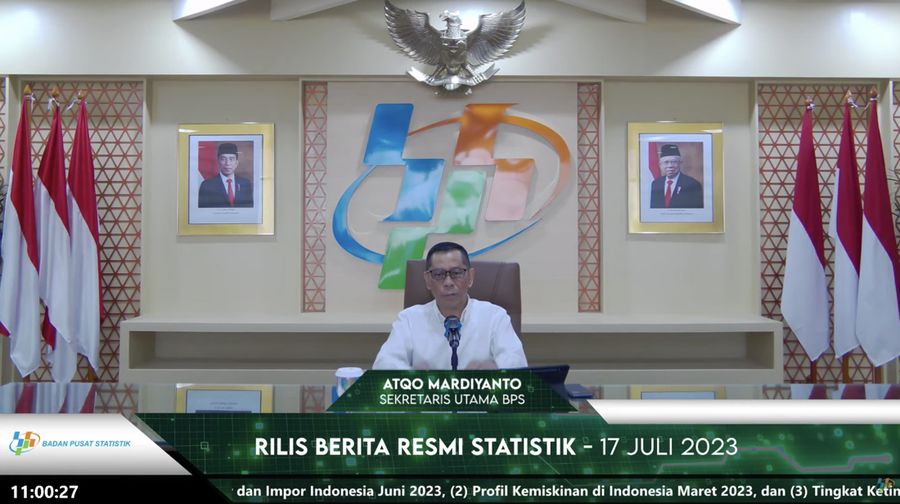 Sekretaris Utama BPS, Atqo Mardiyanto saat mengumumkan rilis BPS pada Senin (17/7/2023). (Tangkapan Layar Youtube BPS Statistics)