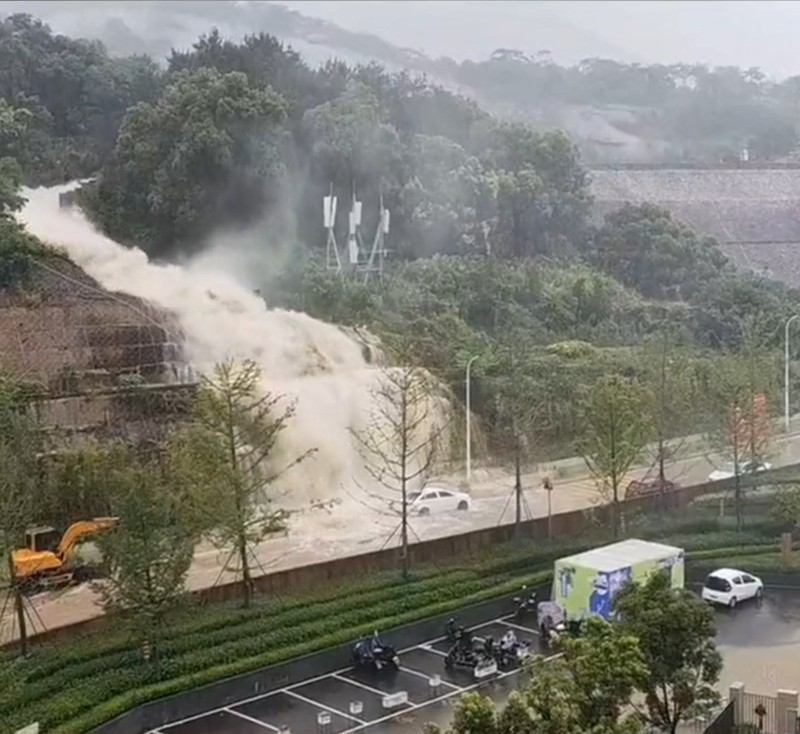 A view shows flooding following heavy rainfall brought by Typhoon Talim, in Fuzhou, Fujian province, China  July 17, 2023 in this screen grab taken from a handout video.  Fuzhou Fire Department/Handout via REUTERS    THIS IMAGE HAS BEEN SUPPLIED BY A THIRD PARTY NO RESALES. NO ARCHIVES