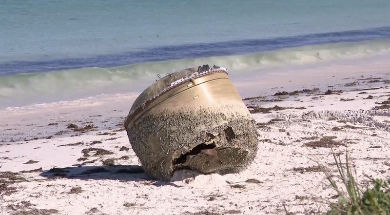 Benda misterius terdampar di pantai Australia (Reuters) Benda misterius terdampar di pantai Australia (Reuters)