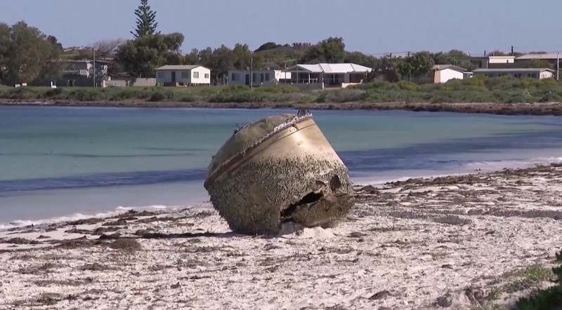 Benda misterius terdampar di pantai Australia (Reuters)