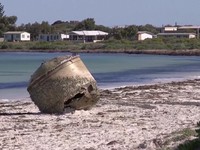 Penampakan Benda Asing Jatuh di Pantai Australia