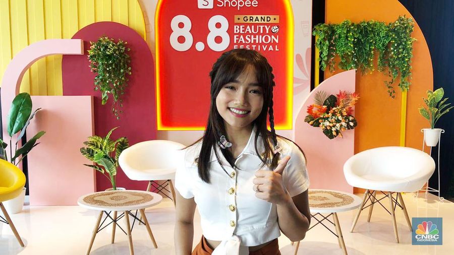 Fuji Utami cuan ratusan juta dari Shopee Affiliate. (CNBC Indonesia/Rindi Salsabilla)