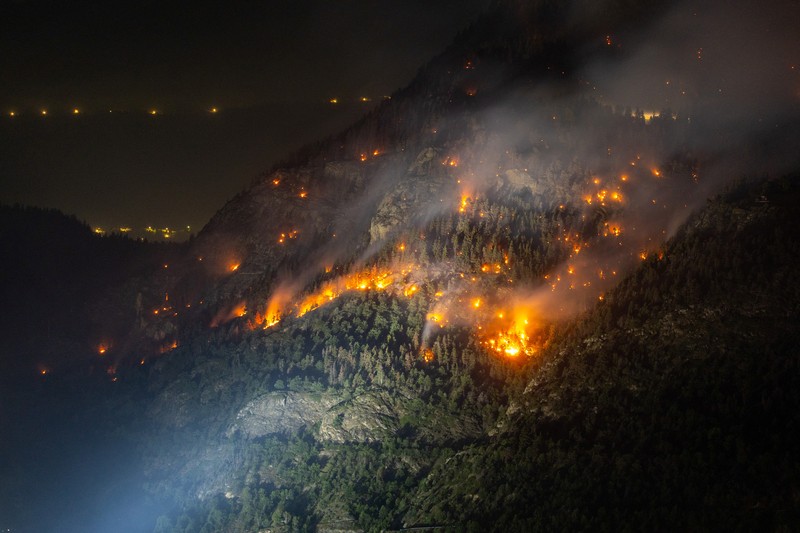 GLOBAL-WEATHER/SWITZERLAND-FIRE General view of a wildfire on the flank of a mountain in Bitsch near Brig, Switzerland, July 18, 2023. Picture taken with a long exposure. REUTERS/Denis Balibouse