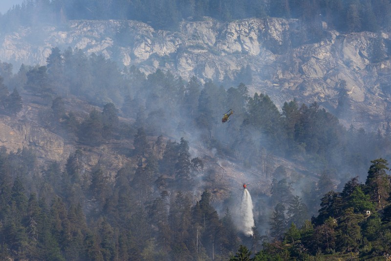 GLOBAL-WEATHER/SWITZERLAND-FIRE General view of a wildfire on the flank of a mountain in Bitsch near Brig, Switzerland, July 18, 2023. Picture taken with a long exposure. REUTERS/Denis Balibouse