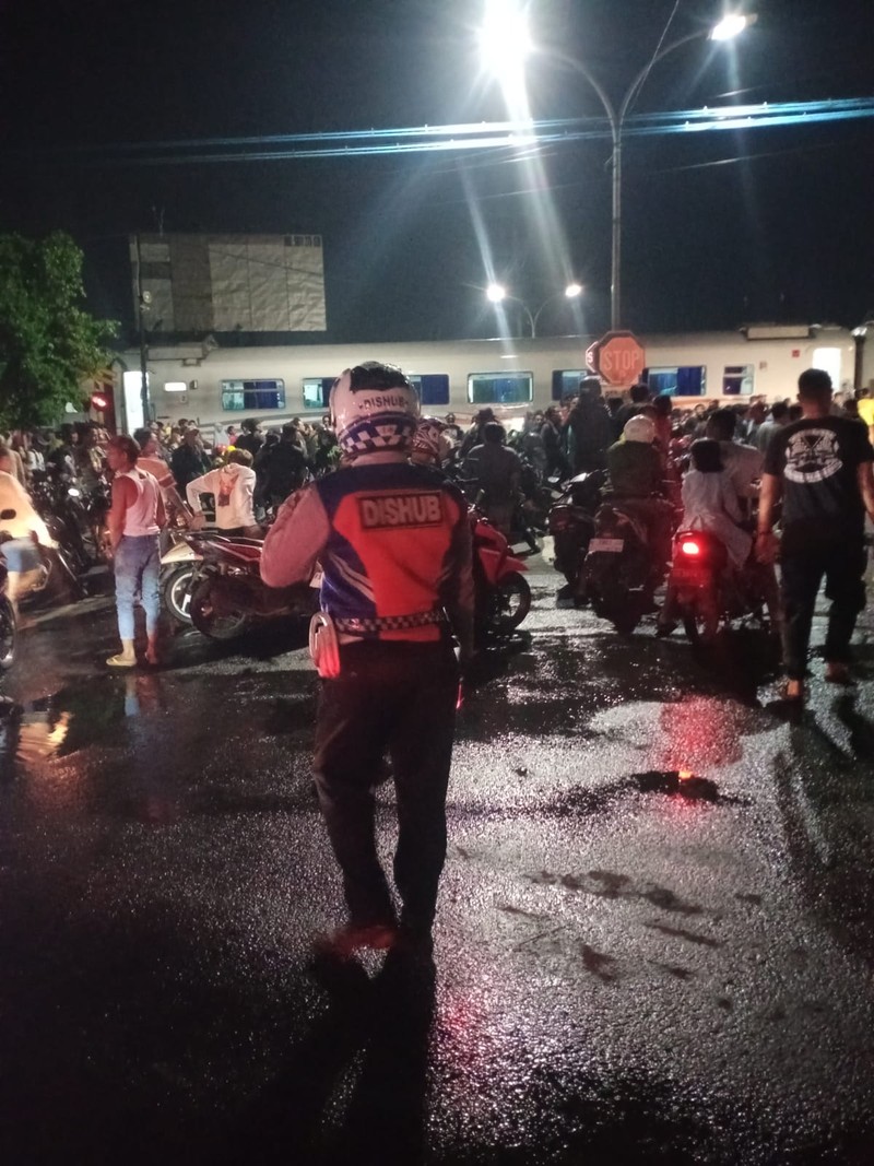 Penampakan kepala truk usai dievakuasj dari jalur kereta api, Jalan Madukoro Raya, Selasa (18/7/2023). (Foto: Afzal Nur Iman/detikJateng)