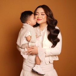 Aneh! Nathalie Holscher Minta Sule Stop Nafkah Anak