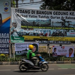 Curi Start, Baliho-Baliho Partai 'Rusak' Pemandangan Jalan