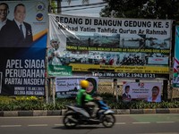 Curi Start, Baliho-Baliho Partai 'Rusak' Pemandangan Jalan