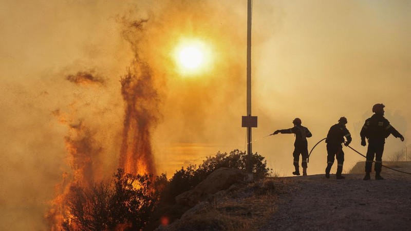 General view of a wildfire on the flank of a mountain in Bitsch near Brig, Switzerland, July 18, 2023. Picture taken with a long exposure. REUTERS/Denis Balibouse