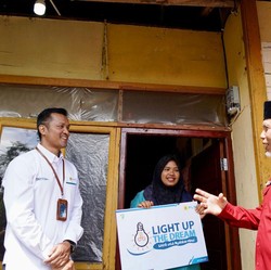 11.819 Keluarga Terima Program Sambung Listrik Gratis PLN