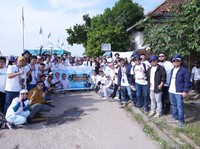 Milenial PTBA Ikut Bersih-bersih Sungai Musi Bareng BUMN