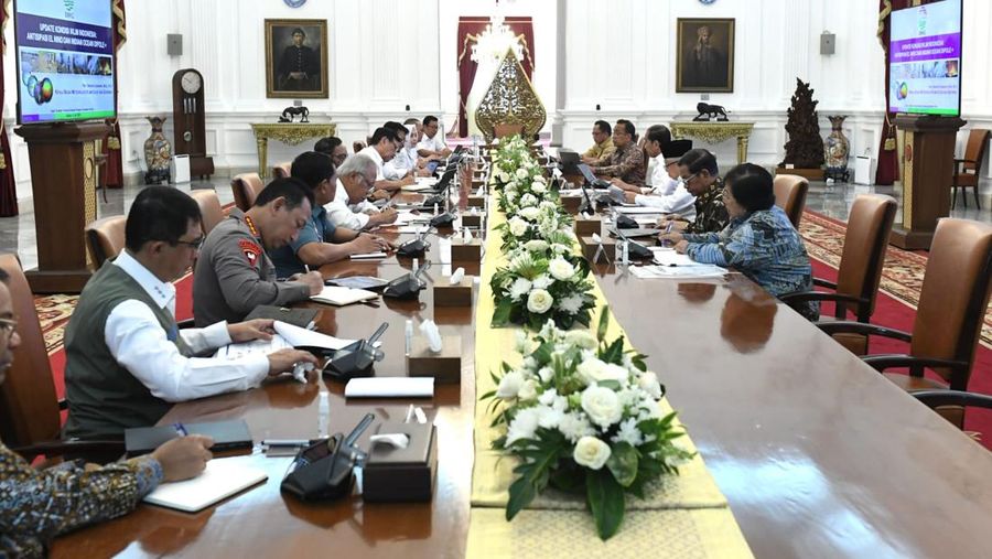 Rapat Terbatas Bersama sejumlah Menteri Kabinet Indonesia Maju yang dipimpin Presiden Joko Widodo, pada Selasa (18/07/2023) di Istana Negara, Jakarta. (Dok: Humas Badan Pangan Nasional)