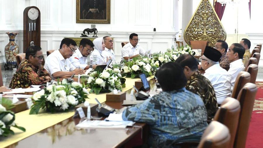 Rapat Terbatas Bersama sejumlah Menteri Kabinet Indonesia Maju yang dipimpin Presiden Joko Widodo, pada Selasa (18/07/2023) di Istana Negara, Jakarta. (Dok: Humas Badan Pangan Nasional)