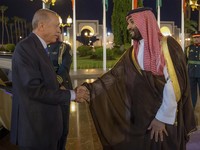 Tiba-Tiba Erdogan Bertemu Pangeran MBS, Ada Apa Turki-Arab?
