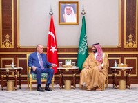Saudi Arabia's Crown Prince Mohammed bin Salman meets Turkish President Recep Tayyip Erdogan in Jeddah, Saudi Arabia, July 17, 2023. Saudi Press Agency/Handout via REUTERS ATTENTION EDITORS - THIS PICTURE WAS PROVIDED BY A THIRD PARTY
