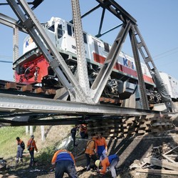 Daftar Kecelakaan Kereta Api Terparah di Indonesia & Dunia