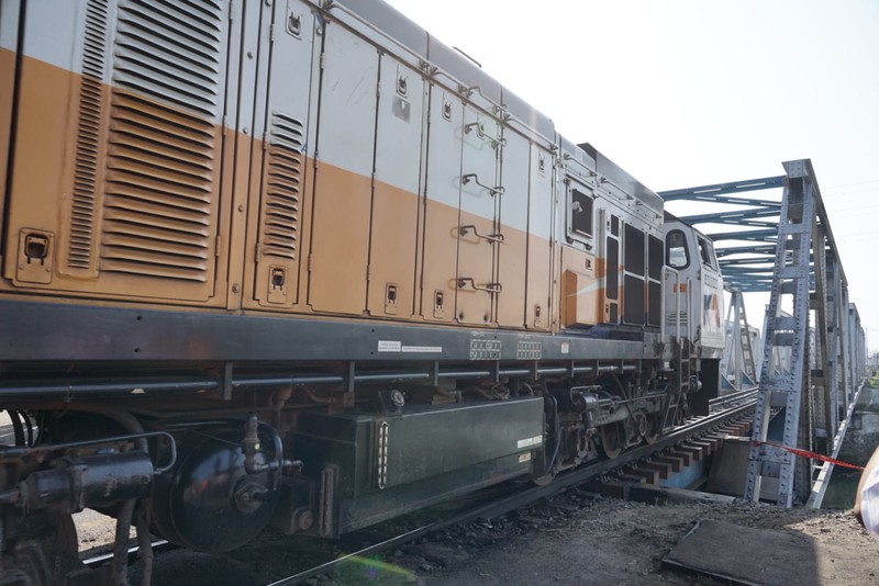 PT Kereta Api Indonesia (Persero) bersama pihak-pihak terkait berhasil melakukan proses evakuasi kereta api dan bangkai truk. (Dok KAI)