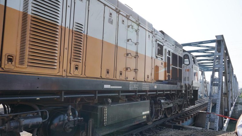 PT Kereta Api Indonesia (Persero) bersama pihak-pihak terkait berhasil melakukan proses evakuasi kereta api dan bangkai truk. (Dok KAI)
