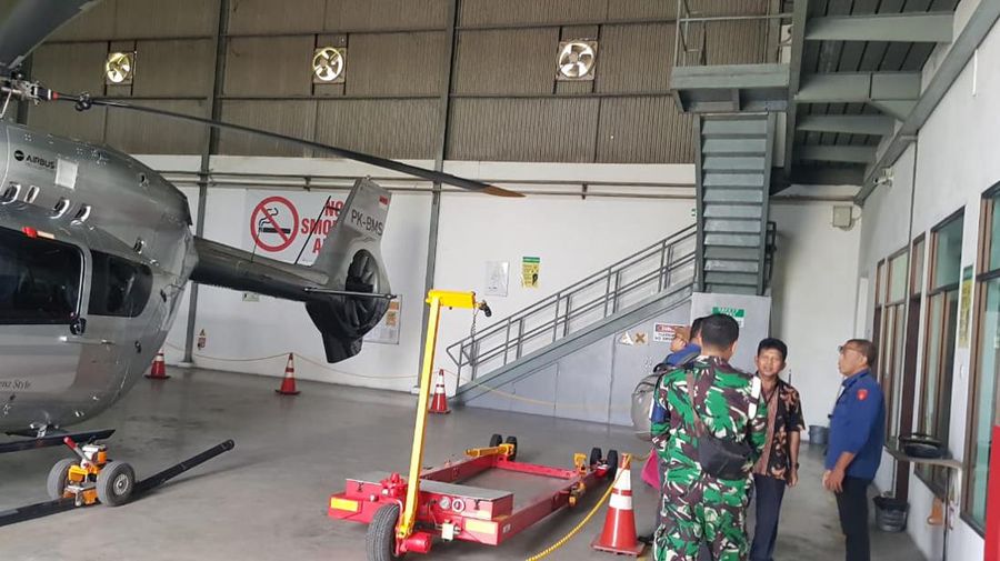 Tim Penyidik Sita Cessna, Helikopter, sampai Kapal terkait perkara mega korupsi migor. (dok: Humas Kejagung RI)