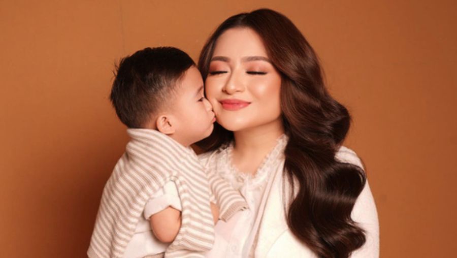 Gaya Nathalie Holscher Setelah Lepas Hijab