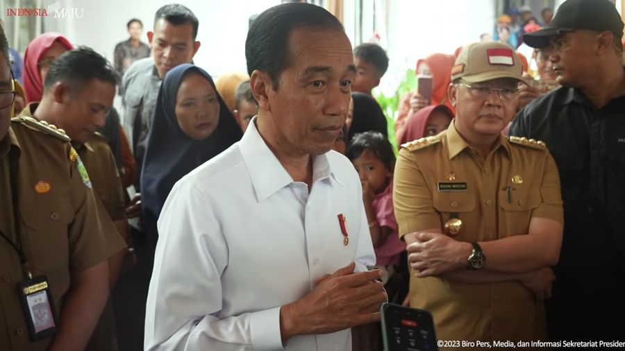 Presiden Jokowi dan Ibu Iriana Kunjungi Puskesmas Srikuncoro, Bengkulu Tengah, 20 Juli 2023. (Tangkapan Layar Youtube)