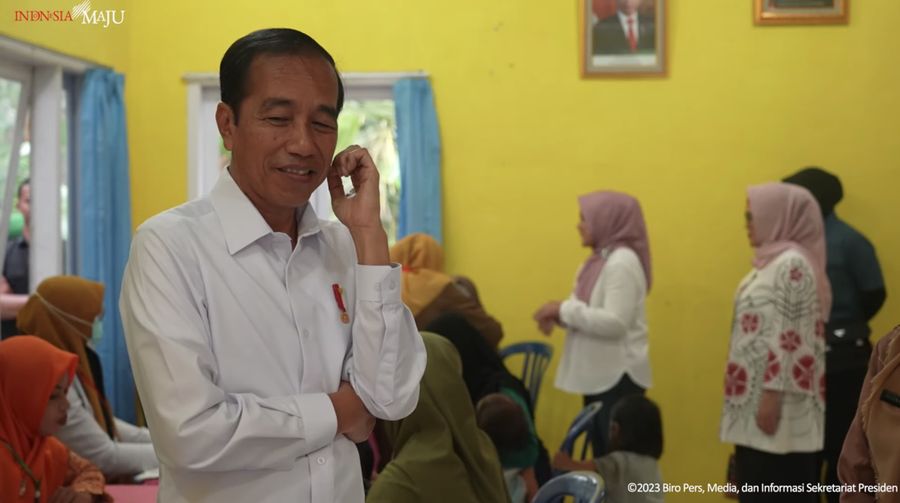 Presiden Jokowi dan Ibu Iriana Kunjungi Puskesmas Srikuncoro, Bengkulu Tengah, 20 Juli 2023. (Tangkapan Layar Youtube)