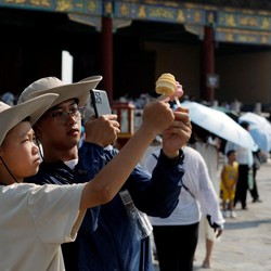 'Neraka Bocor' Landa China, Suhu Nyaris Tembus 44 Derajat Celsius!