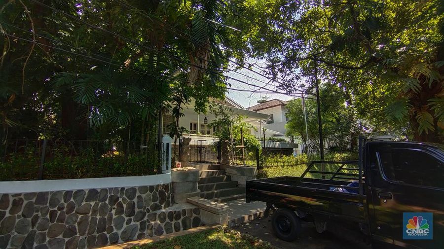 Suasana rumah Guruh Soekarnoputra. (CNBC Indonesia/Tri Susilo)
