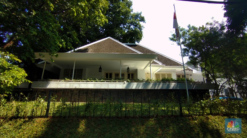 Suasana rumah Guruh Soekarnoputra. (CNBC Indonesia/Tri Susilo) Suasana rumah Guruh Soekarnoputra. (CNBC Indonesia/Tri Susilo)