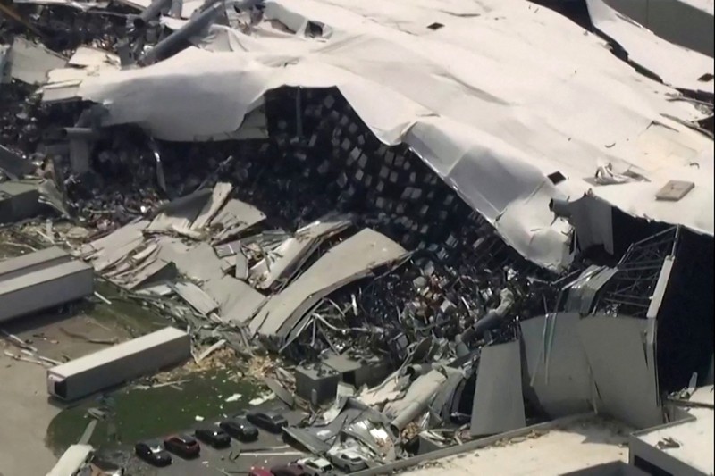 USA-WEATHER/NORTH CAROLINA The roof of a Pfizer facility shows heavy damage after a tornado passed the area in Rocky Mount, North Carolina, U.S. July 19, 2023. ABC Affiliate WTVD via REUTERS. NO RESALES. NO ARCHIVES. MANDATORY CREDIT