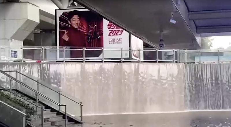 Banjir di stasiun kereta api di Cina. (Reuters) Banjir di stasiun kereta api di Cina. (Reuters)